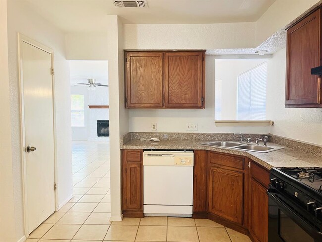 Building Photo - 8905 Curlew Dr