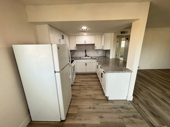 Building Photo - Gorgeous 2bed/1bath home located in Spring...