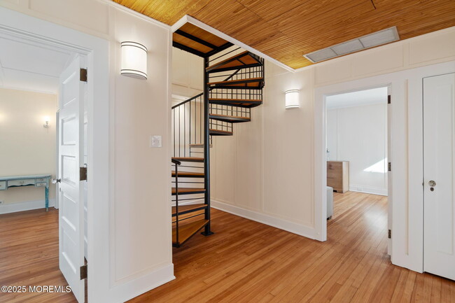 Building Photo - 409 East Ave