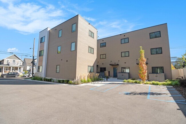 Building Photo - 153 Seward Ave NW