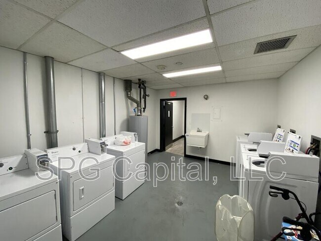 Building Photo - 5 Center Square