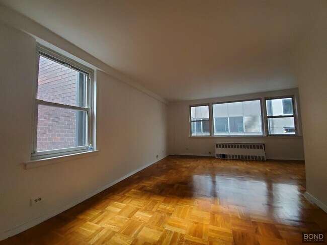 Primary Photo - 160 E 55th St