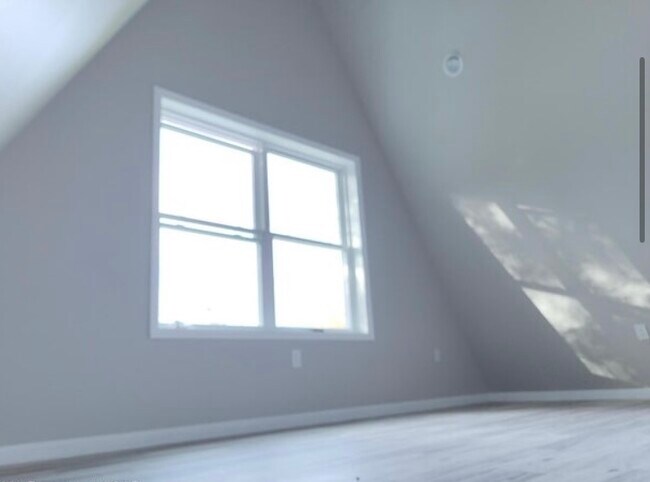 Building Photo - 452 Lake Catalpa Rd