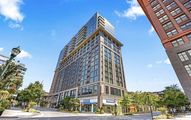 Building Photo - 930 Rose Ave