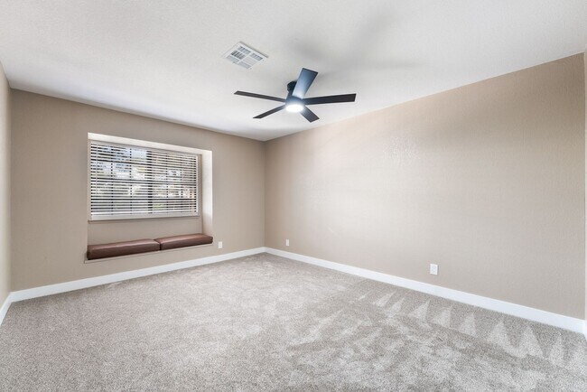 Building Photo - 968 Pinehurst Dr