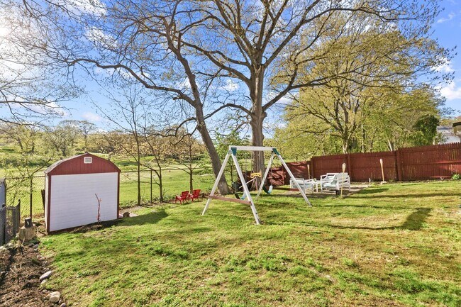 Building Photo - 567 Poplar St