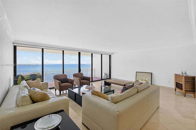 Building Photo - 2 Grove Isle Dr