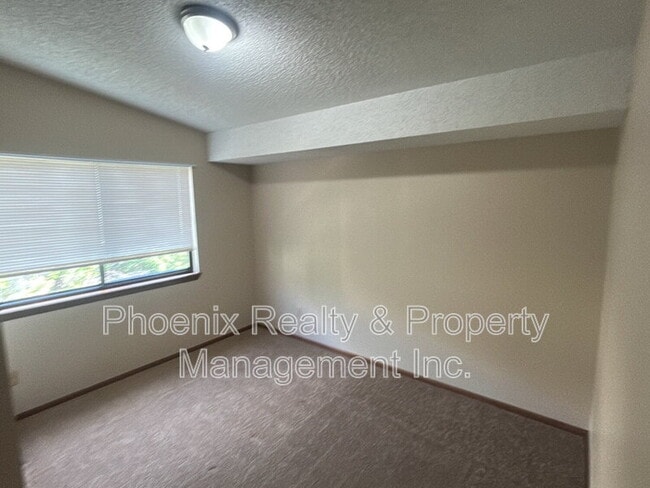Building Photo - 146 Lois Dr
