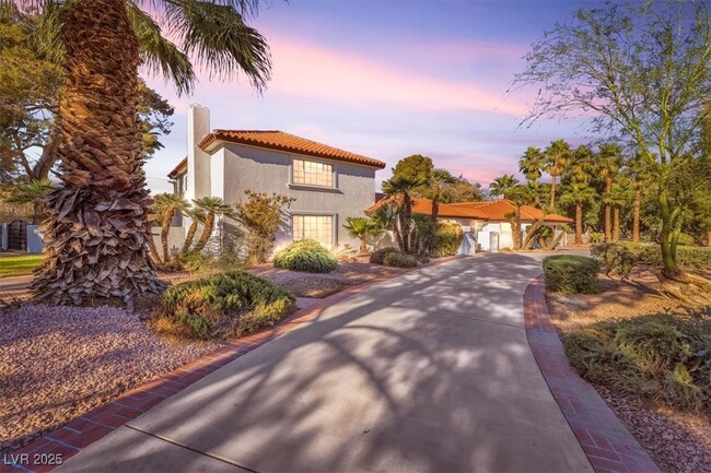 Building Photo - 2868 Vista Del Sol Ave