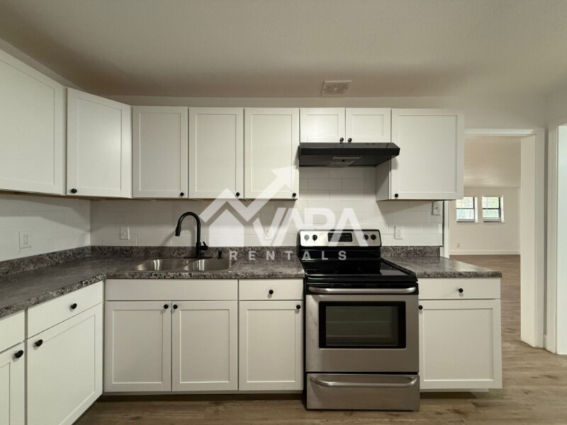 Building Photo - 351 Addax Dr