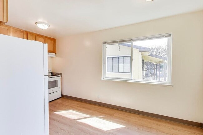 Building Photo - 5677 Hoffman Ct