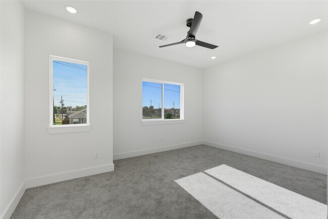 Building Photo - 135 S Virginia St