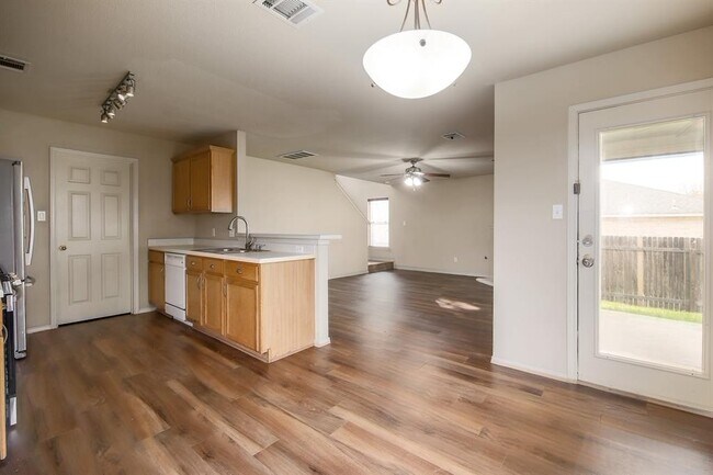 Building Photo - 1036 Doras Dr