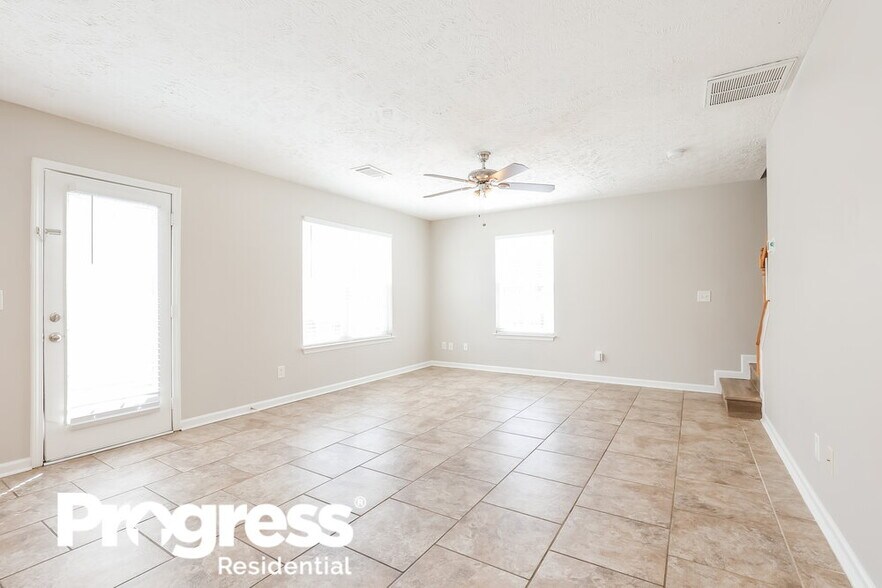 Building Photo - 300 Sarna Dr