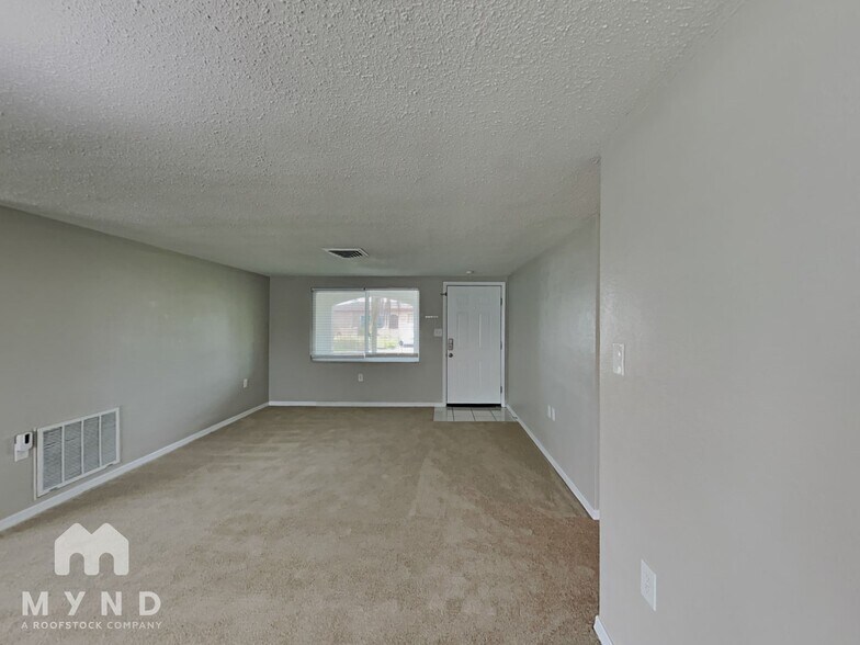 Building Photo - 9724 Lakeside Ln