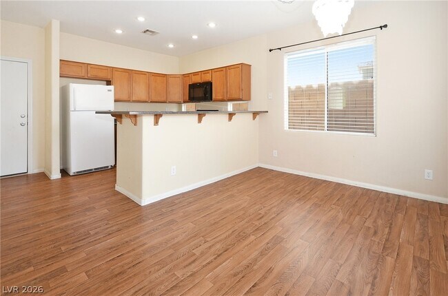 Building Photo - 10624 Allegrini Dr