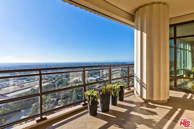 Building Photo - 1 W Century Dr