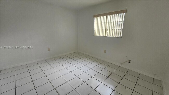 Building Photo - 1230 W 54th St