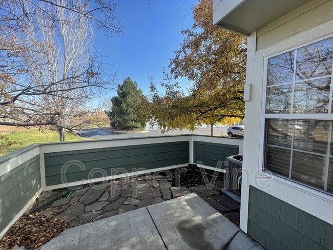Building Photo - 930 Button Rock Dr