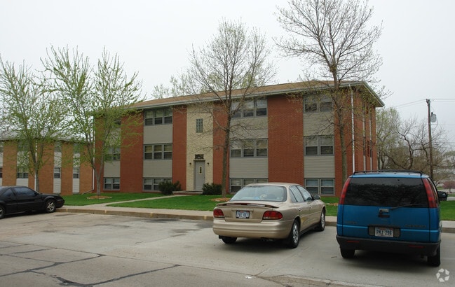 Primary Photo - SEDLAK APARTMENTS