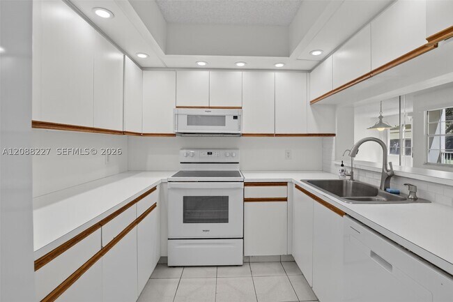 Building Photo - 1200 SW 125th Ave