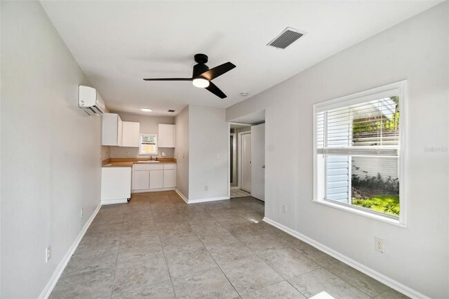 Building Photo - 2918 W Coachman Ave