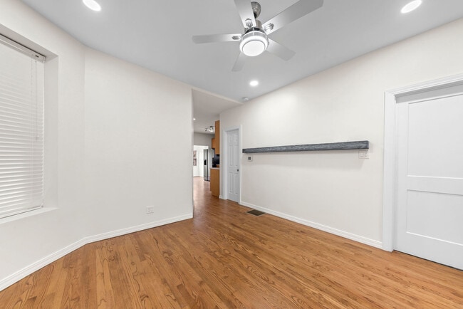 Building Photo - 2630 N Hamlin Ave