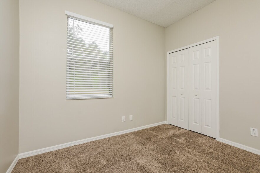 Building Photo - 13761 Meadowpark Ave