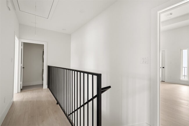 Building Photo - 107 Tolima Dove St