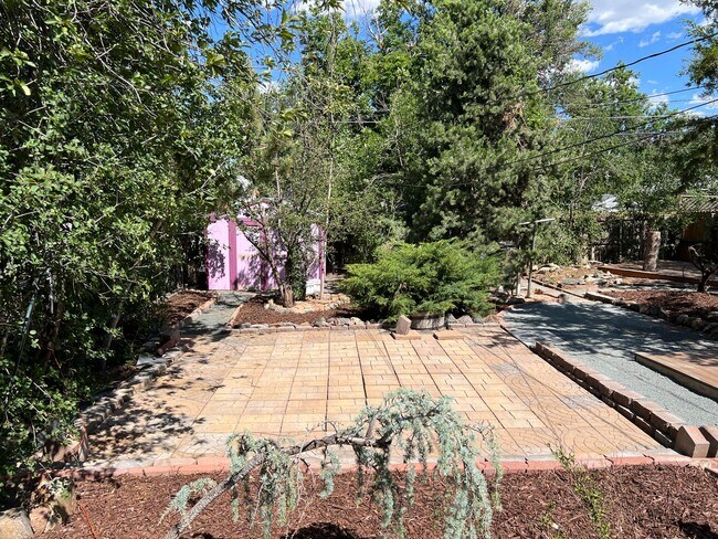 Building Photo - Cute East Denver Bungalow