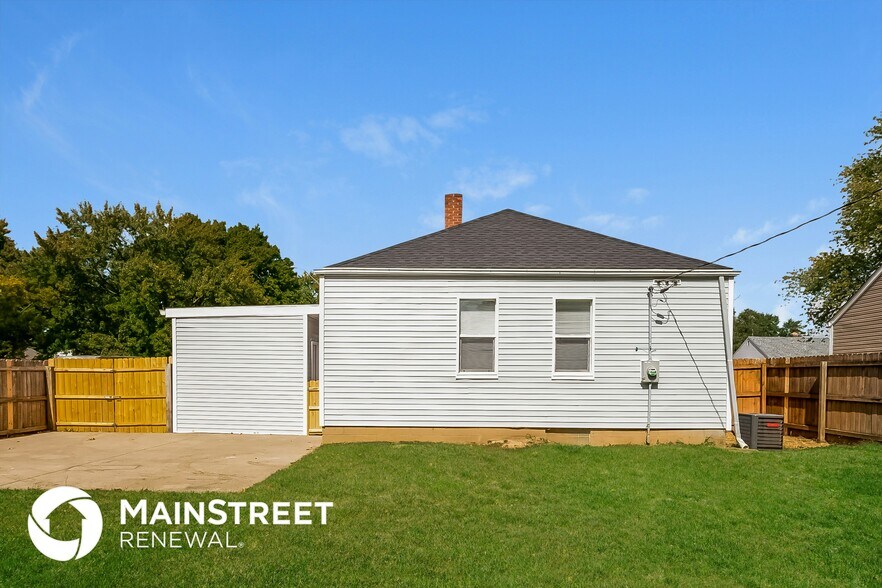 Building Photo - 5301 E 19th Pl