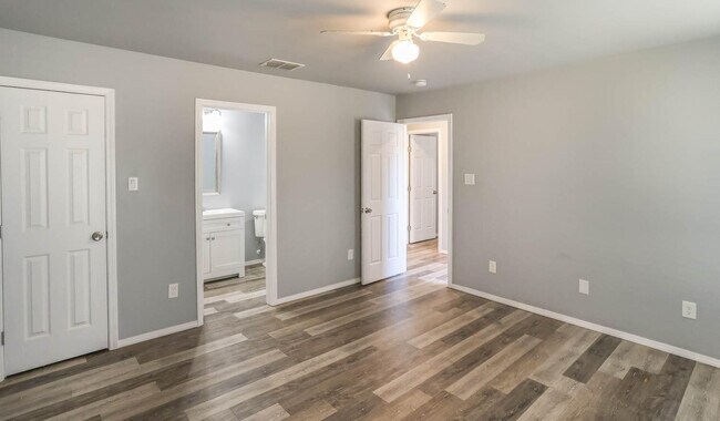 Building Photo - 1107 N Englewood Ave