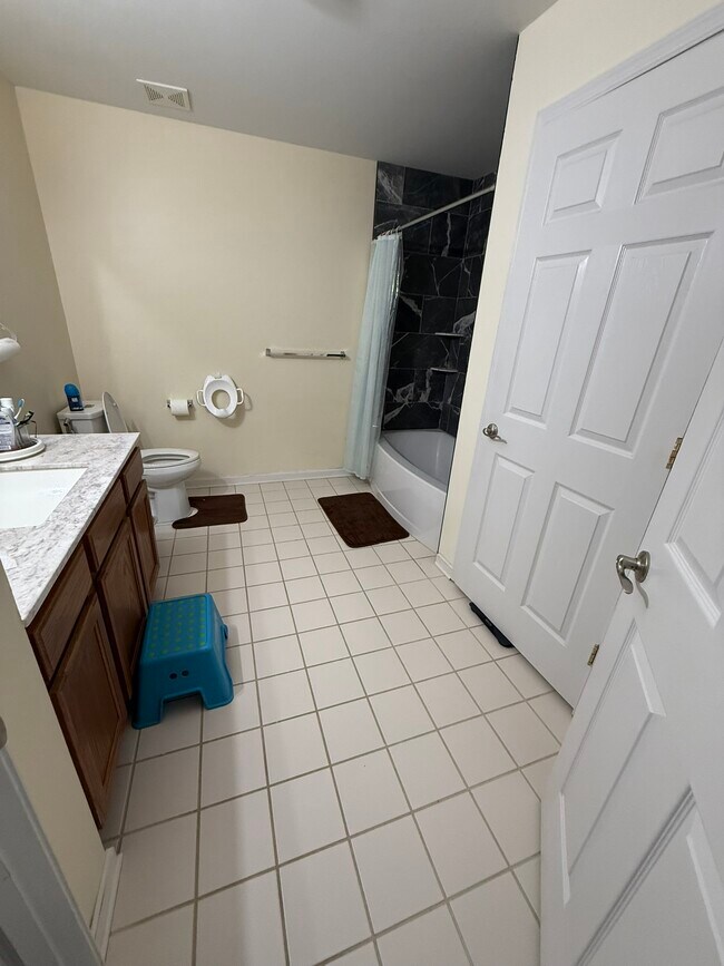 Building Photo - 45 Forest Dr