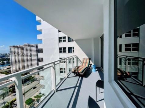 Building Photo - 2030 S Ocean Dr