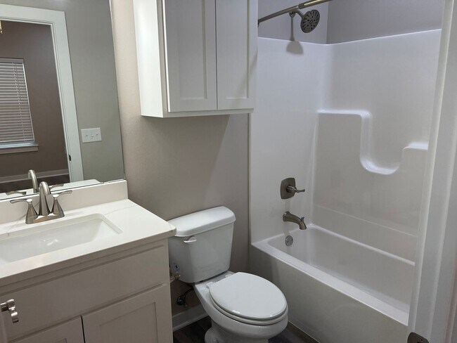 Building Photo - 923 Callie Ave