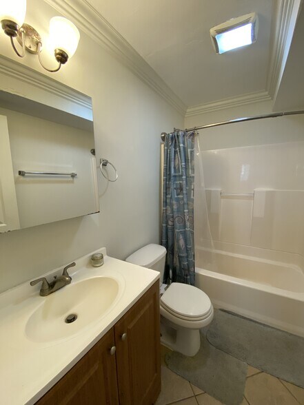 Building Photo - 14 Notre Dame St