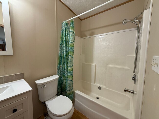 Building Photo - 3bed/2ba Single Family Home