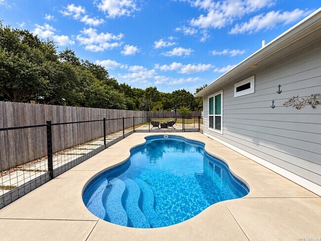 Building Photo - 2029 Blueridge Dr