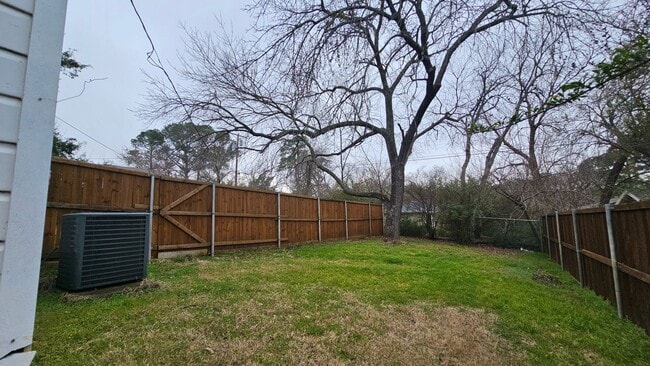 Building Photo - 2115 Glenwood Ln