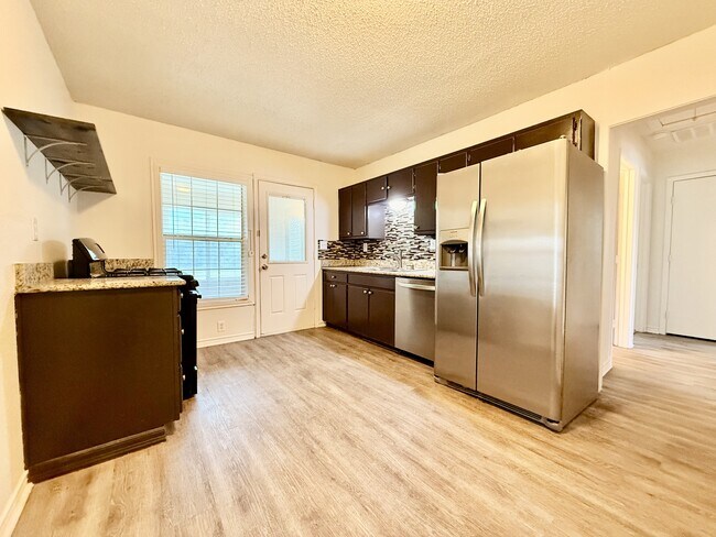 Building Photo - 4709 Penrose Ave