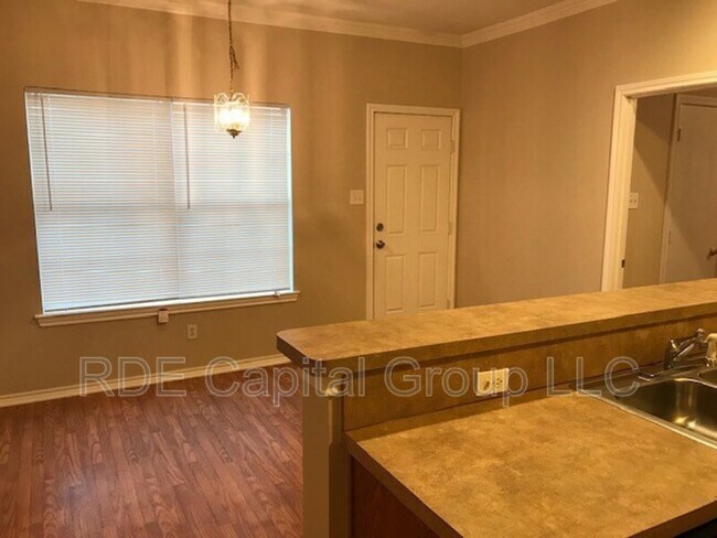 Building Photo - 501 Sally Ln
