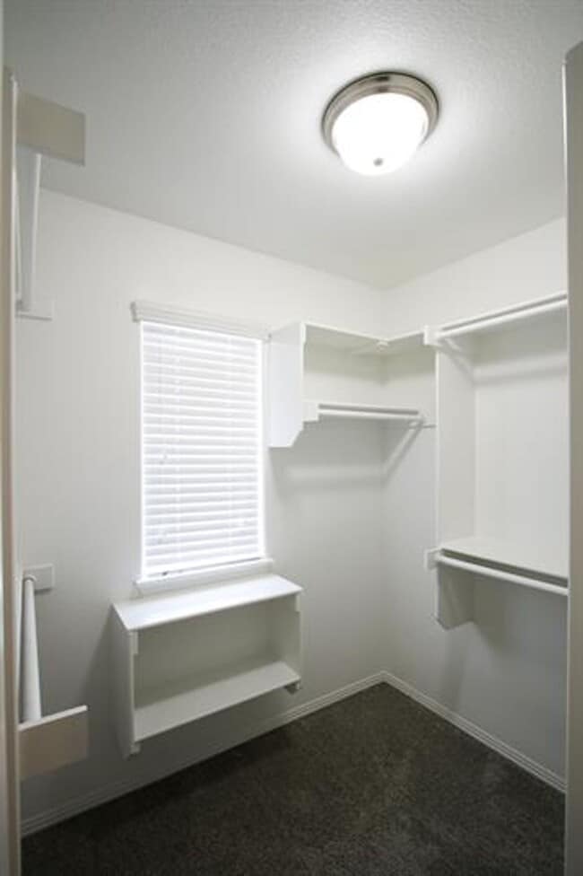 Building Photo - Rupple Meadows - 4 bed / 4 bathroom Coming In April