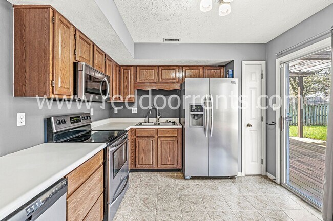 Building Photo - Charming 3-Bedroom Ranch with Scenic Backy...