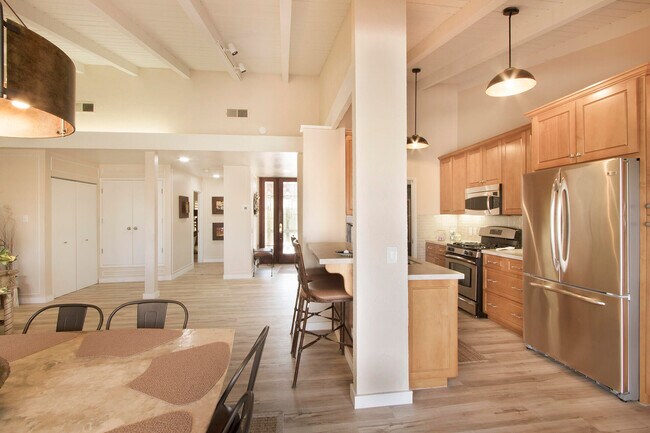 Building Photo - 40080 Via Buena Vista