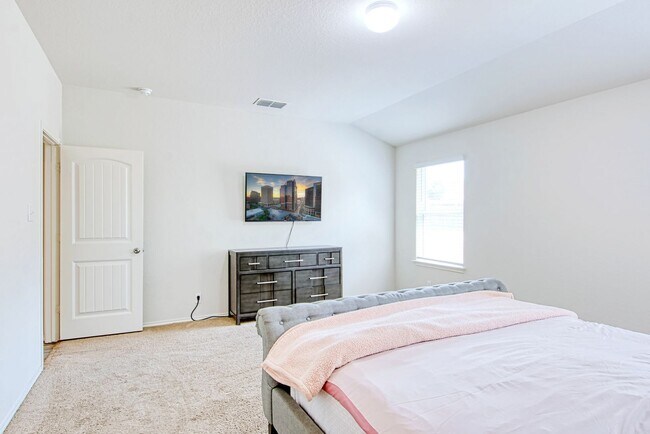 Building Photo - Kendall Brook Unit 1B