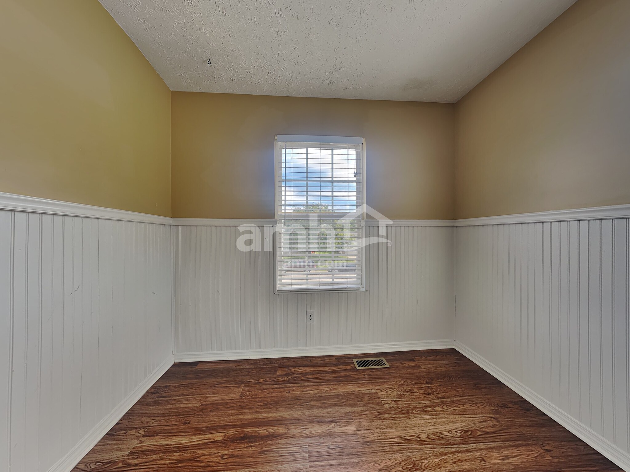 Building Photo - 627 Oak Forge Pl