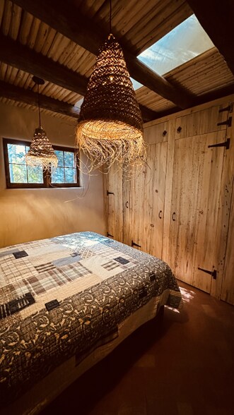 Building Photo - 824 Canyon Rd