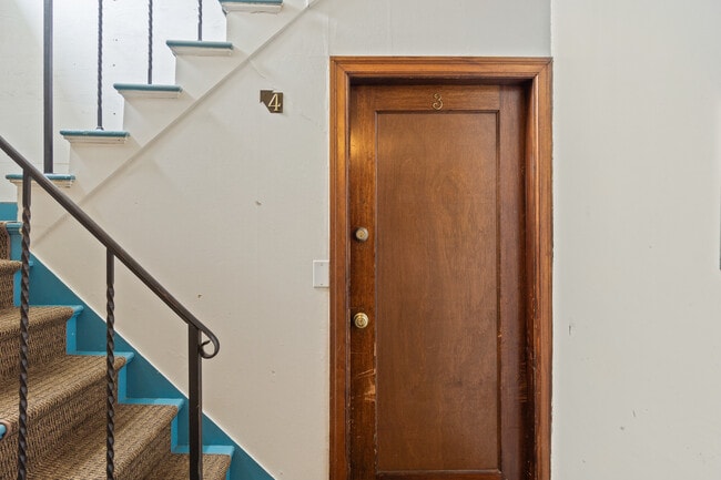 Building Photo - 409 N Yakima Ave