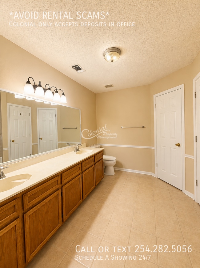 Building Photo - 901 Kelso Dr