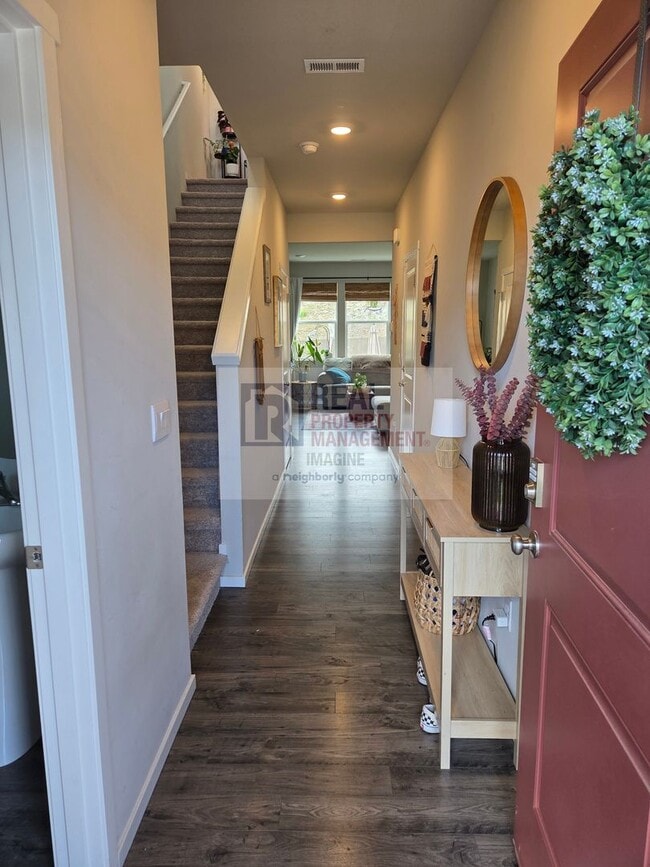 Building Photo - Check Out This Beautiful 4 Bedroom, 2.5 Bath Home!